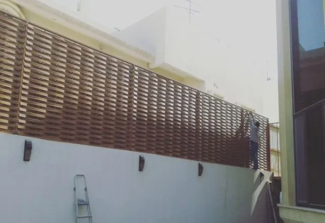 الفرق بين سواتر الحديد والقماش